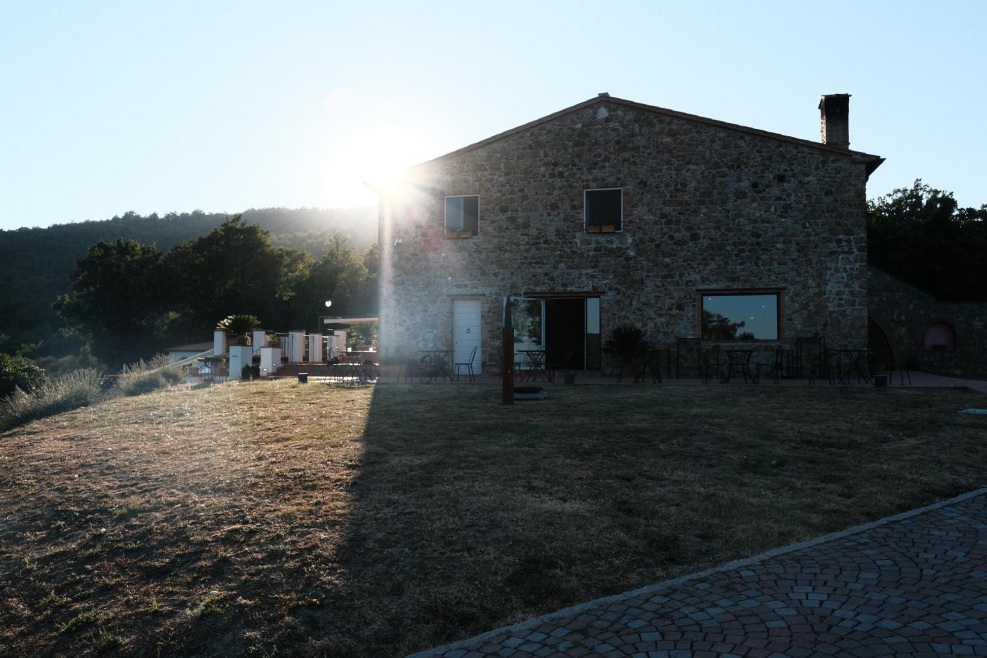 Vin Hotel - Wine Resort And Agriturismo Montieri ภายนอก รูปภาพ