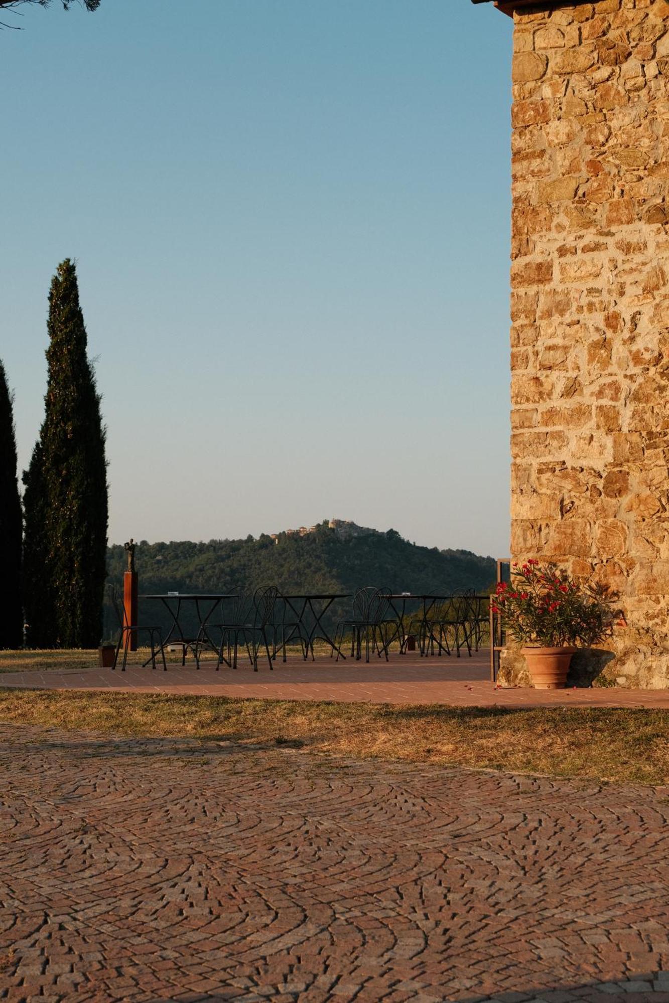Vin Hotel - Wine Resort And Agriturismo Montieri ภายนอก รูปภาพ