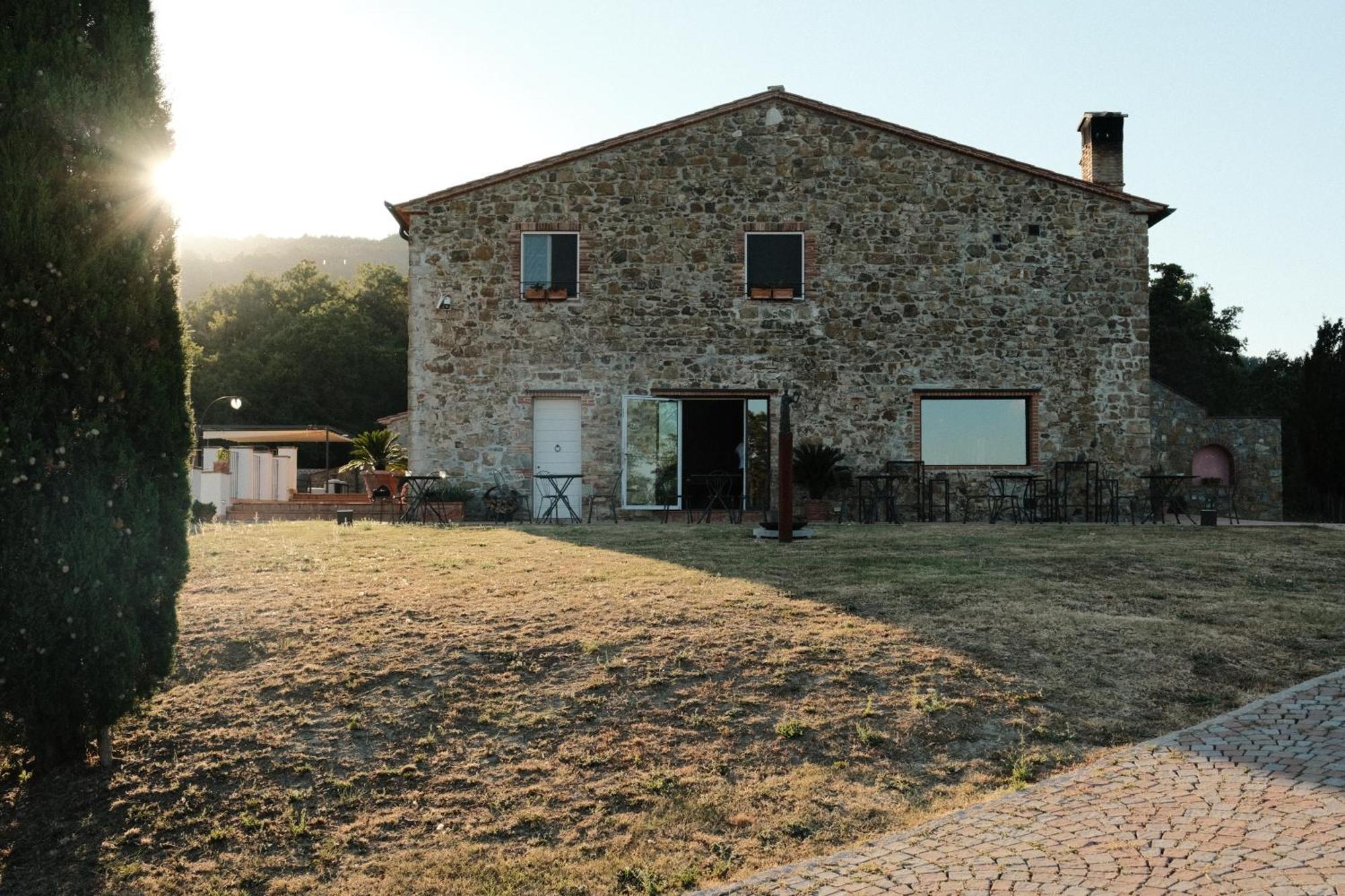 Vin Hotel - Wine Resort And Agriturismo Montieri ภายนอก รูปภาพ