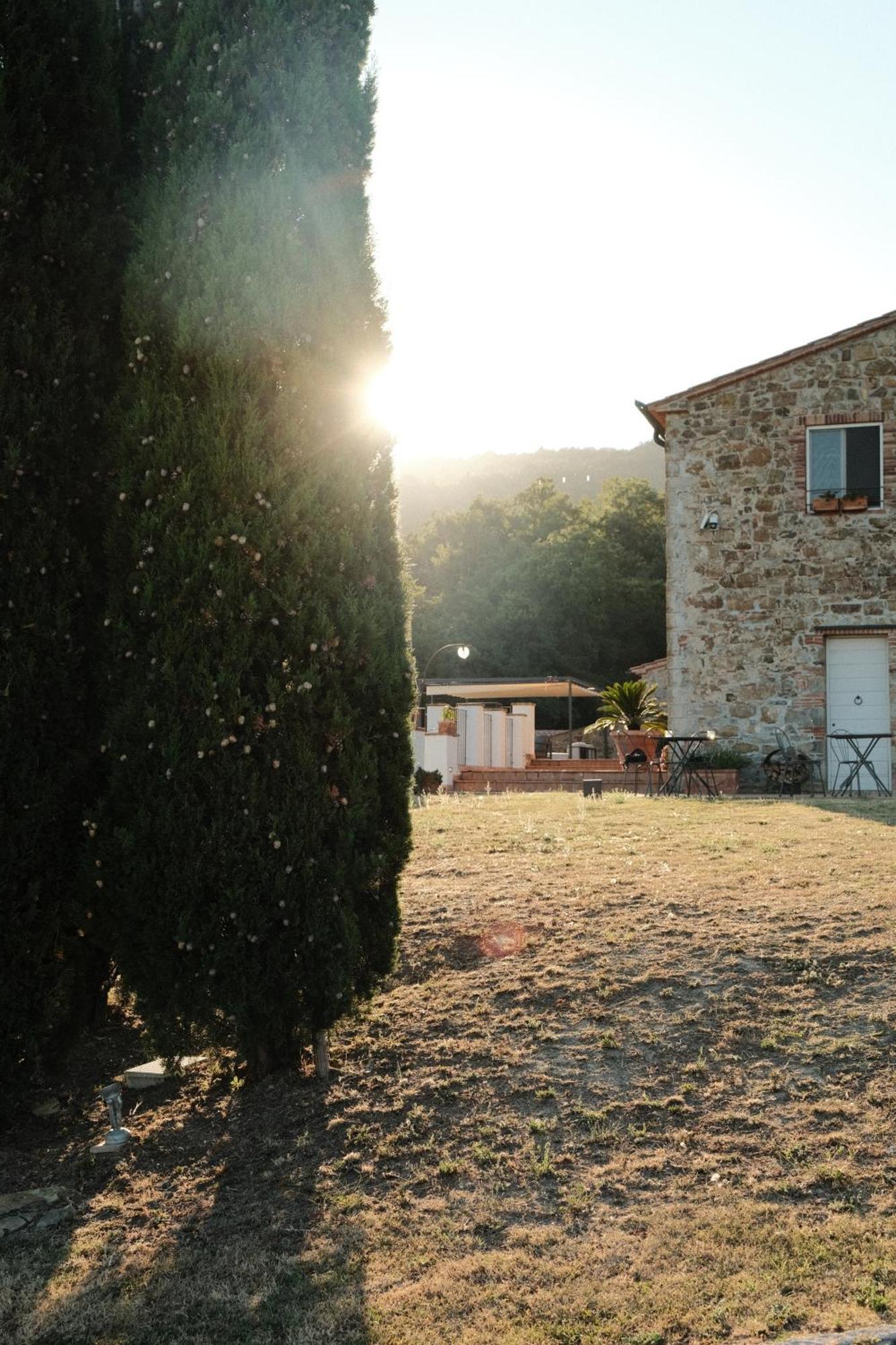 Vin Hotel - Wine Resort And Agriturismo Montieri ภายนอก รูปภาพ