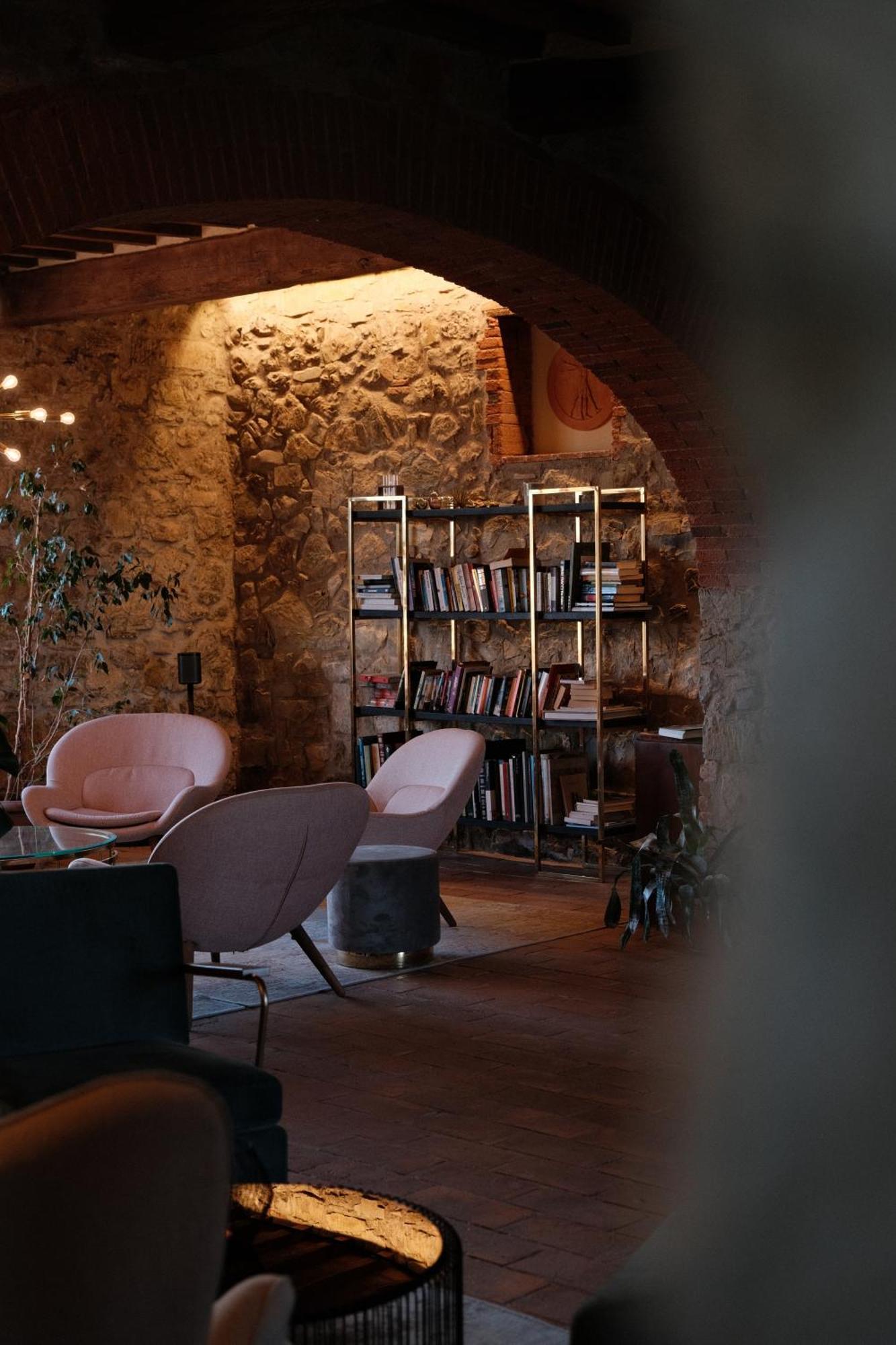 Vin Hotel - Wine Resort And Agriturismo Montieri ภายนอก รูปภาพ