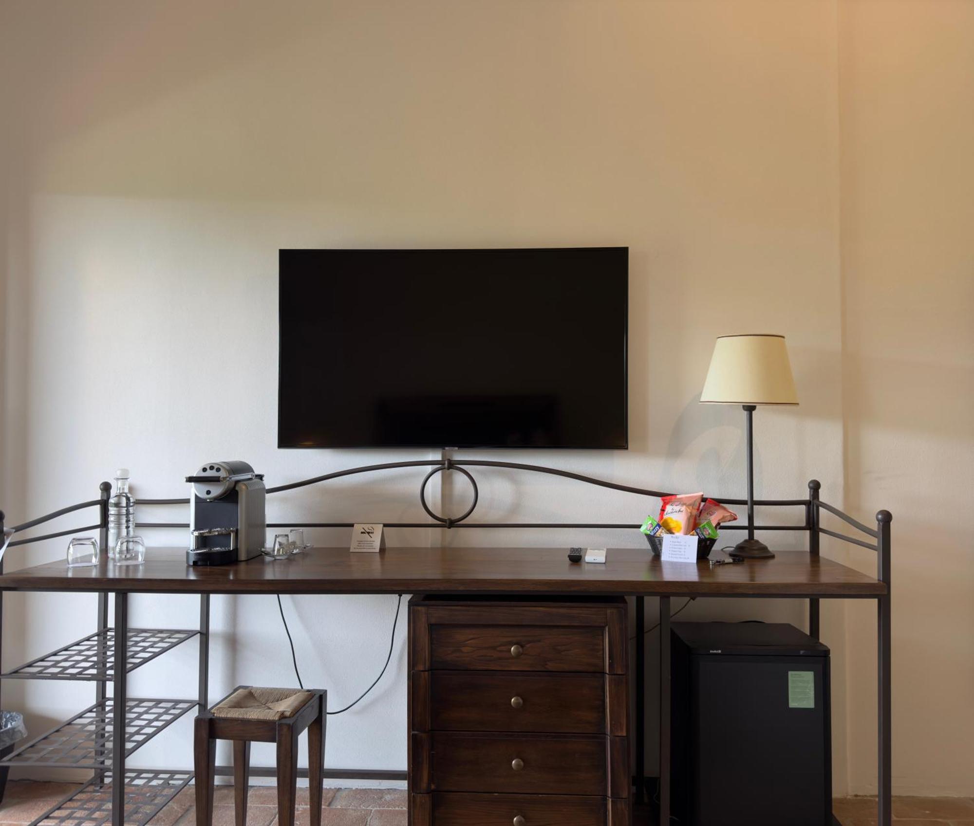 Vin Hotel - Wine Resort And Agriturismo Montieri ภายนอก รูปภาพ