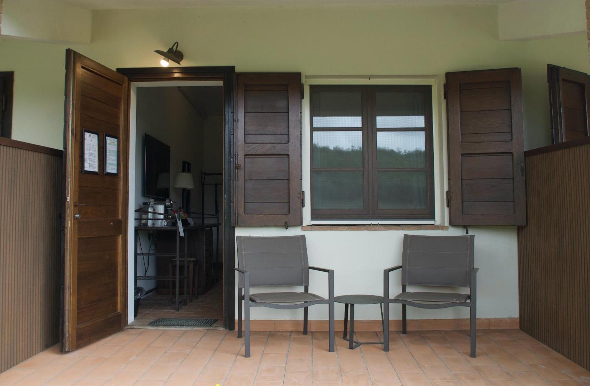 Vin Hotel - Wine Resort And Agriturismo Montieri ภายนอก รูปภาพ